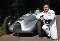 Pink Floyd-Drummer Nick Mason lenkt in Goodwood den Auto Union Typ D, der ein letztes mal live zu sehen sein wird, ehe er ins Audi musem mobile einzieht. Foto: Auto-Reporter/Audi